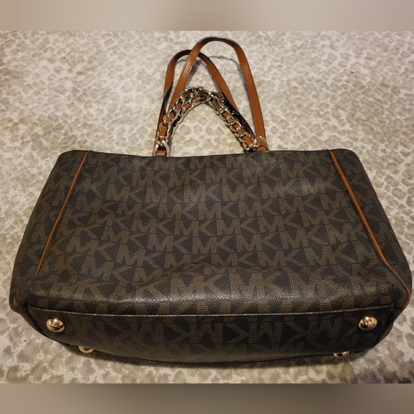 Michael Kors Monogram Satchel😍👜 - Picture 7 of 12